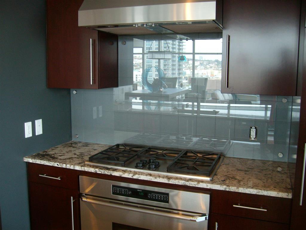 Glass Backsplashes And Countertops In